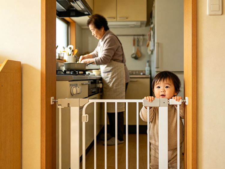 厨房安全门栏 儿童防护栏 宝宝隔离门 老人做饭安全